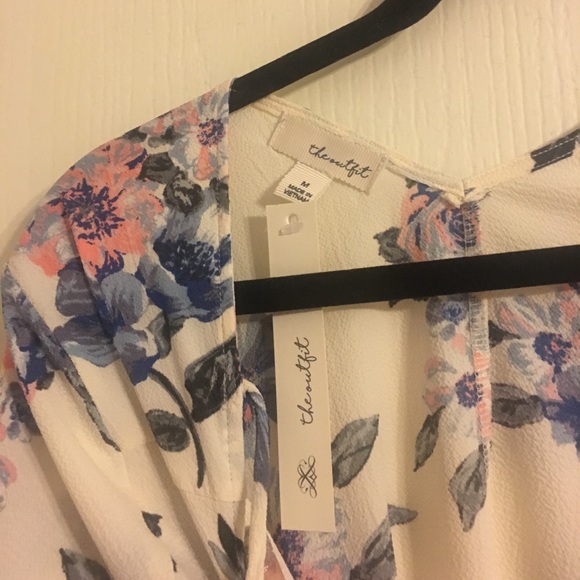 Flowered blouse - Picture 3 of 3